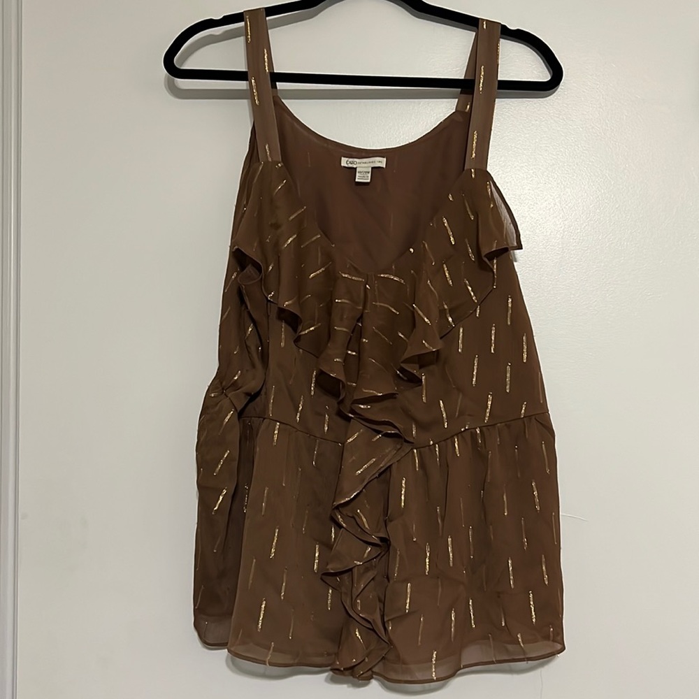 Tank with metallic details
